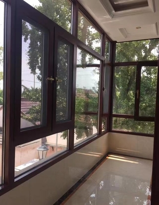 Buon prezzo Fenestre di casamento in alluminio a spruzzo di polvere con caratteristica isolante in lega di alluminio in linea