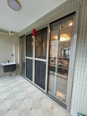 Bom preço Isolamento de porta de deslizamento de alumínio exterior Tamanho personalizado ISO aprovado on-line