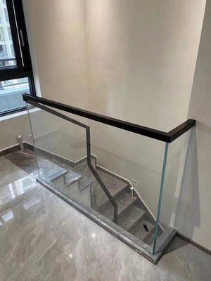 Harga yang bagus Sistem Balustrade Kaca Handrail yang ramah dengan desain hemat ruang on line