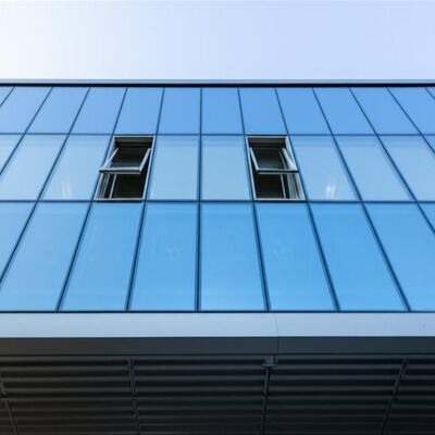 Καλή τιμή Προσαρμόσιμο χρώμα Κίτρινο γυάλινο τοίχο αντιβιοτικό στοιχείο σχεδιασμού προσφέροντας κομψή σύγχρονη εμφάνιση για εμπορικά κτίρια online