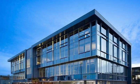 Goede prijs Glanzige glazen gordijnwandpanelen Energiebesparing en geluidsisolatie Custom aluminium kleuren online