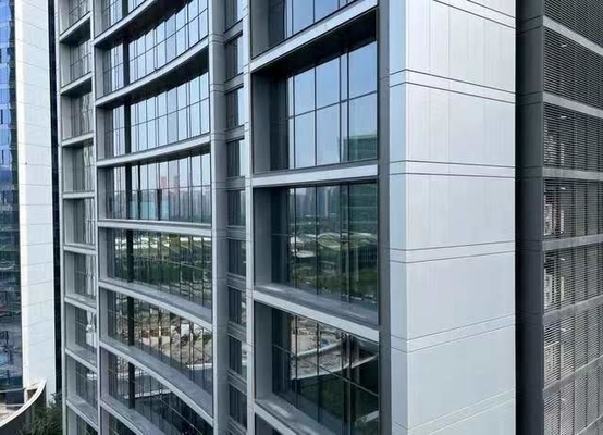 İyi bir fiyat. Dikdörtgen Saklı çerçeve Perde duvarı Renk özelleştirme ile Mükemmel yalıtım Metal tavanlar çevrimiçi