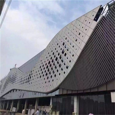 İyi bir fiyat. Modern bina cepheleri için özel renkli alüminyum alaşım duvar panelleri çevrimiçi