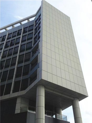 Harga yang bagus Isolasi Suara yang Baik Langit-langit Logam Modern Tembok Tirai Aluminium dengan ketahanan cuaca on line