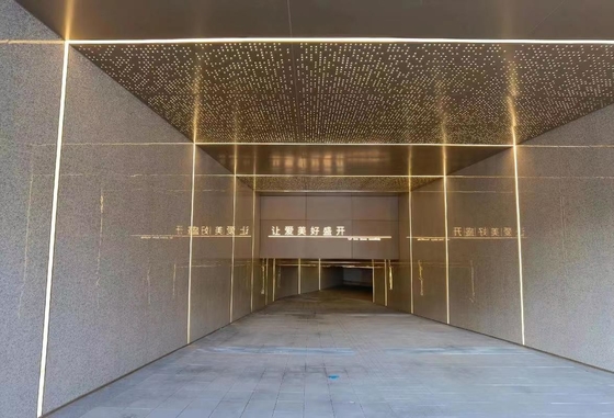 Buen precio Muro de cortina de aluminio para techos metálicos modernos con resistencia a las condiciones climáticas en línea