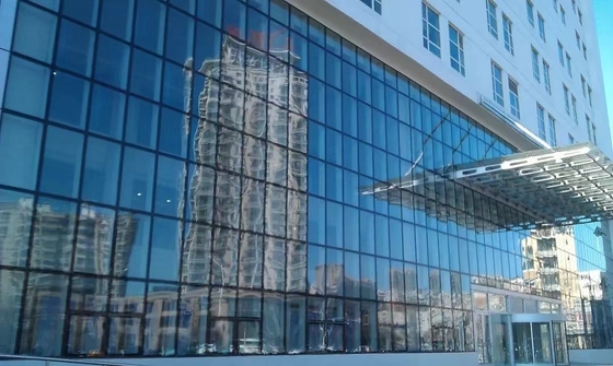 Goede prijs Aluminium glas gordijnmuur met een elegant ontwerp in elke kleur online