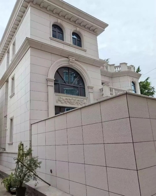 İyi bir fiyat. Şık bina cepheleri için özelleştirilebilir perde duvar panelleri 30mm çevrimiçi