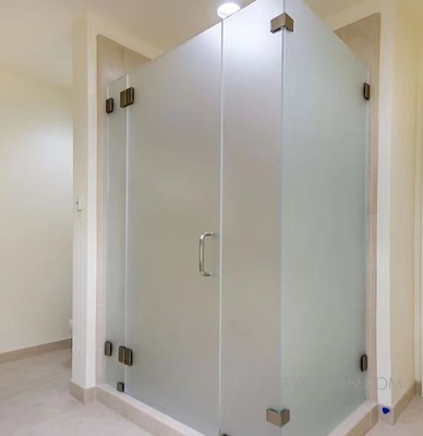 Giá tốt. Các đồ thủy tinh trong suốt tùy chỉnh với các thiết kế khắc và bảo vệ tia UV phù hợp cho sự thanh lịch bền vững trực tuyến
