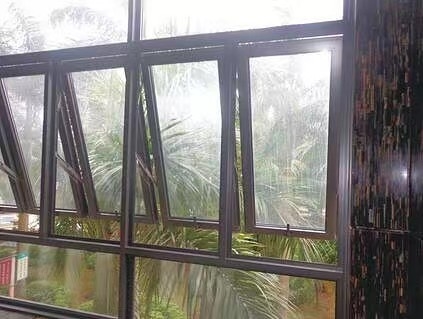 Buen precio Ventana de aluminio de pulverización perfecta para los requisitos de su cliente en línea