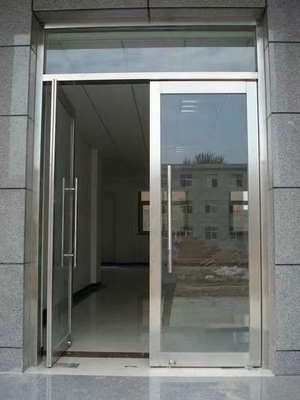 Bom preço Portão de vidro de cozinha de balanço à prova de som Portão de balanço de alumínio resistente a intempéries on-line