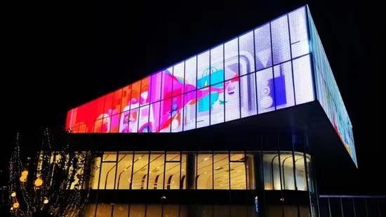 Giá tốt. Tường rèm kính LED trong suốt có thể tùy chỉnh với độ sáng điều chỉnh và nguồn điện kép trực tuyến